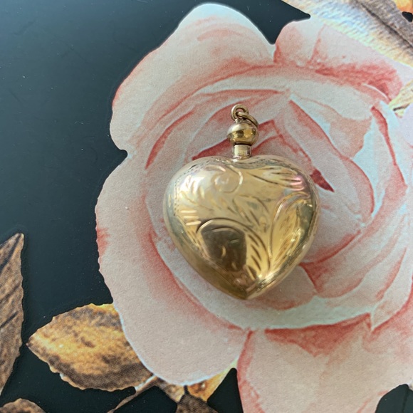 Sterling Silver hollow heart 💜💕❣️ pendant - Picture 1 of 3